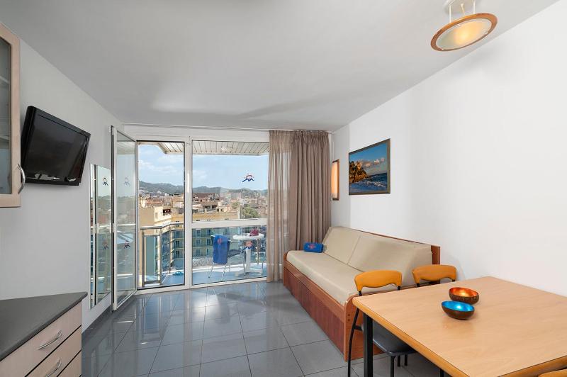 Studio Apartment with Sea View image 4