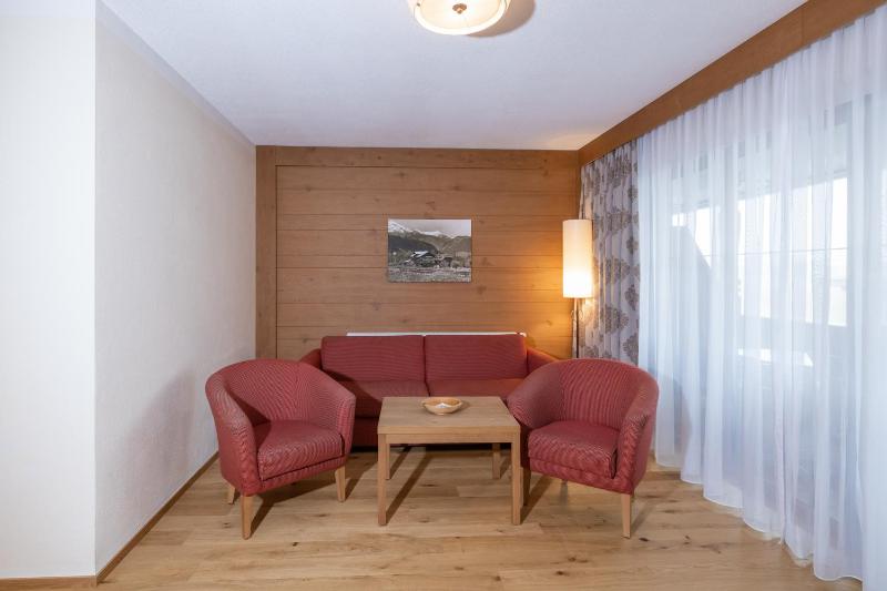 Comfort One-Bedroom Suite with Balcony 