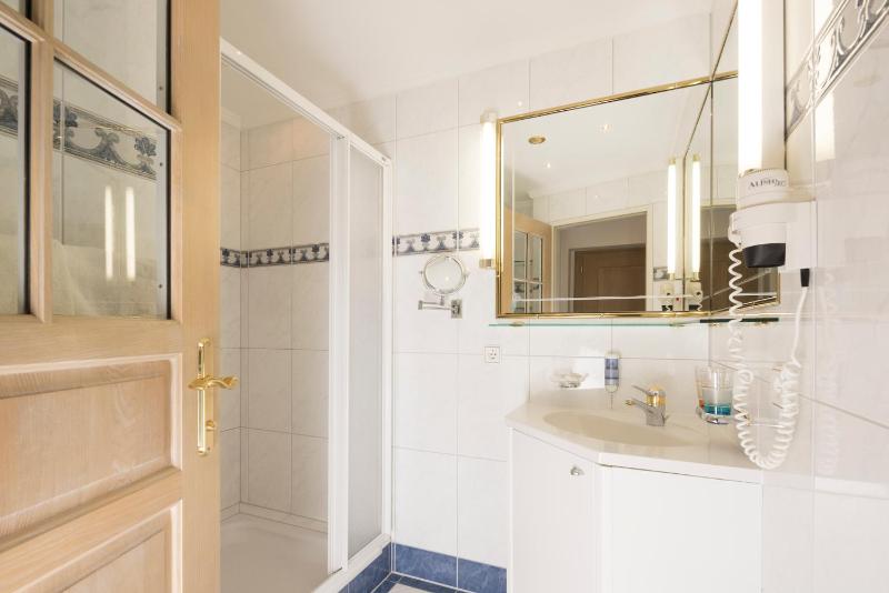 Double Room with Balcony image 2