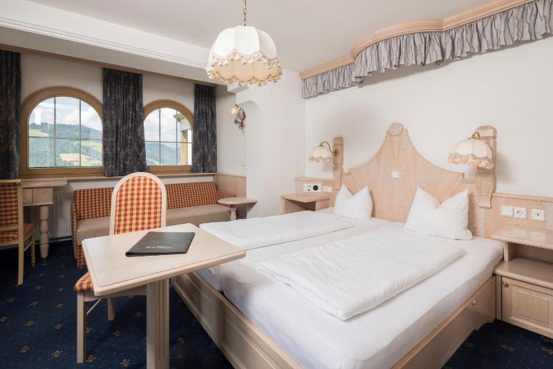 Double Room with Balcony image 1