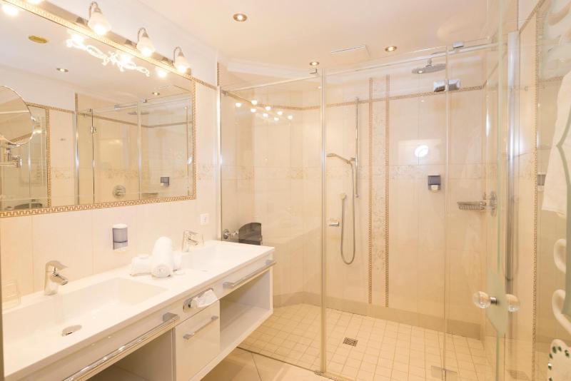 Double Room with Garden View image 3
