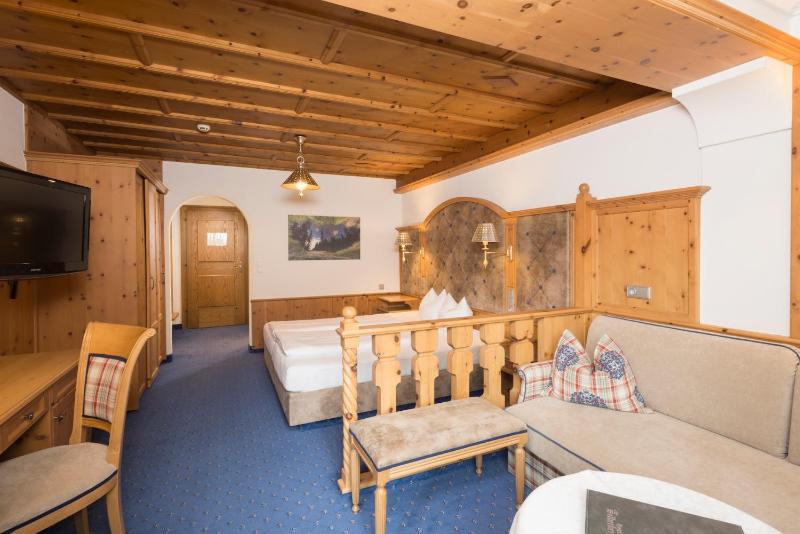 Double Room with Garden View image 4