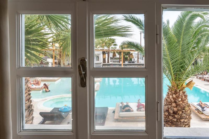 Superior Room with Balcony image 4