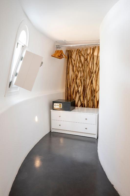 Windmill Deluxe Suite with shared pool image 2