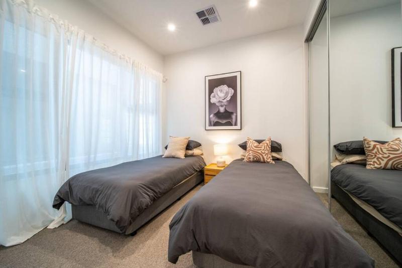 SYLO Luxury Apartments - Contemporary City Living - image 8
