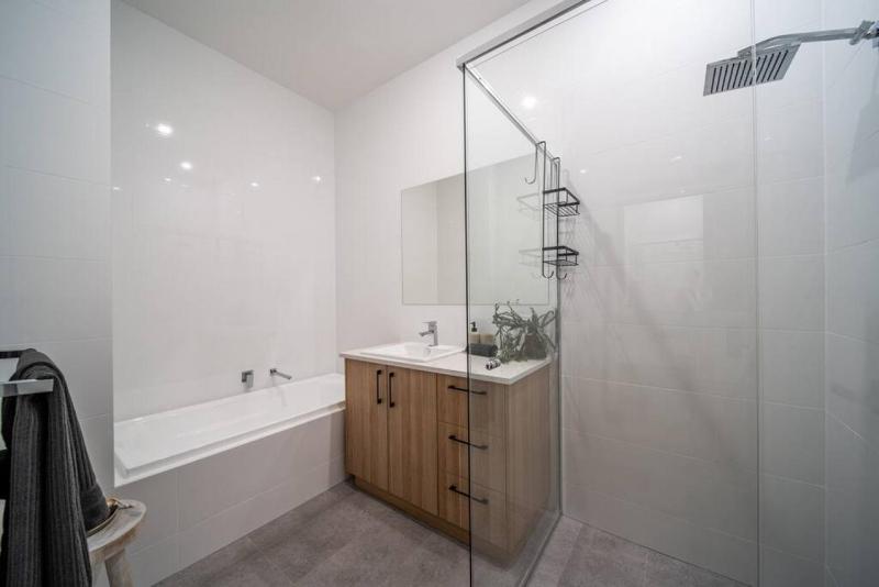 SYLO Luxury Apartments - Contemporary City Living - image 4