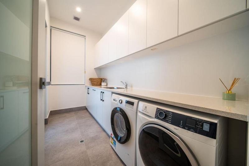 SYLO Luxury Apartments - Contemporary City Living - image 11