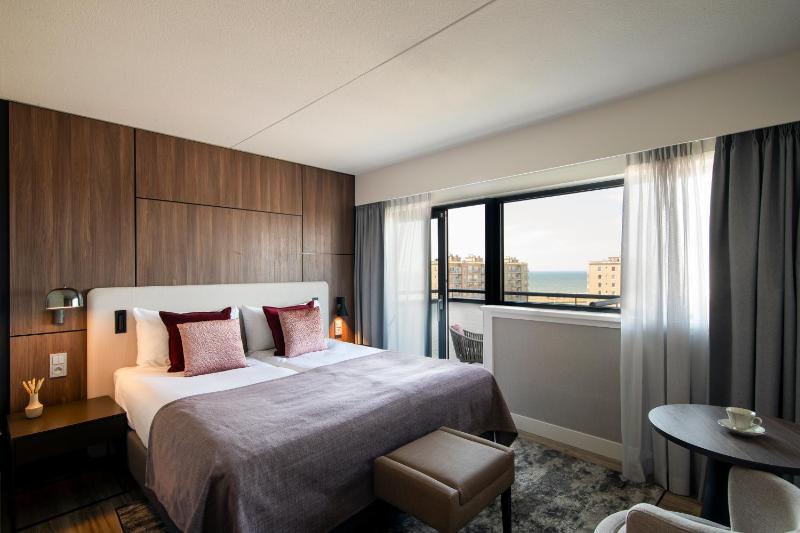 Deluxe Double Room with Sea View image 3
