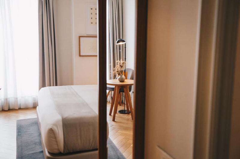 Deluxe Double Room High Floor image 4