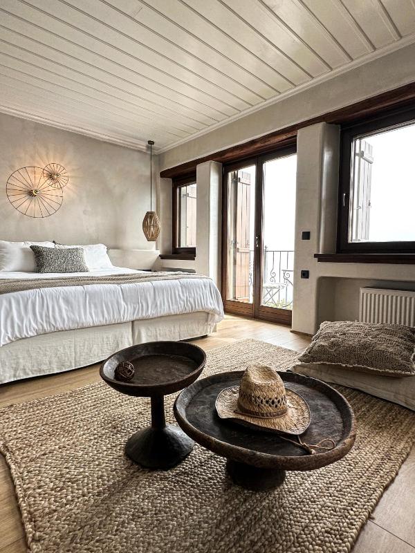 Superior Double Room image 3
