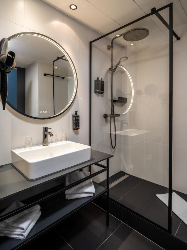 Superior King Room   image 2