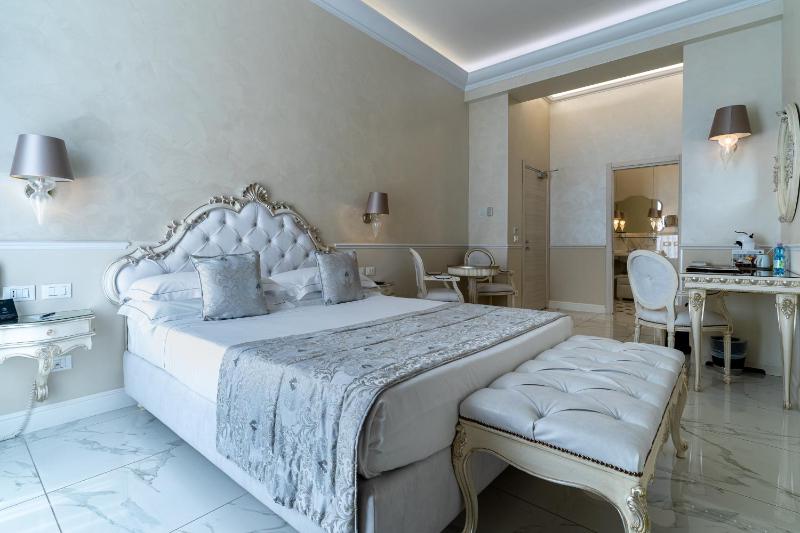 Deluxe Junior Suite with Spa Access image 2
