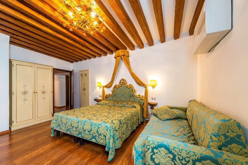 Classic Triple Room image 4