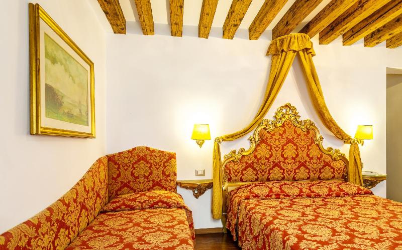 Classic Triple Room image 3