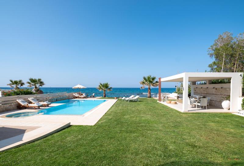 Hersonissos Beach Villa - Your Seafront Retreat by etouri - image 10