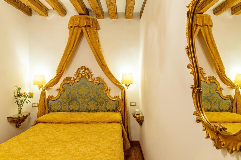 Economy Double Room image 2