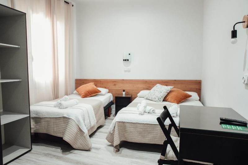 Double Room with Extra Bed image 1