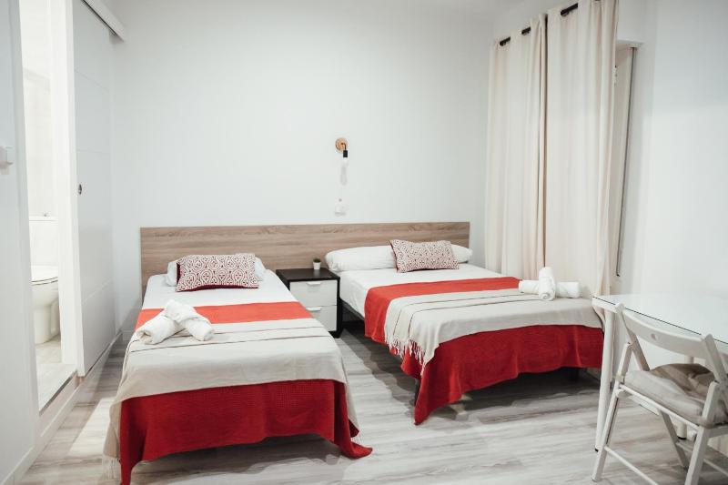 Twin Room image 1