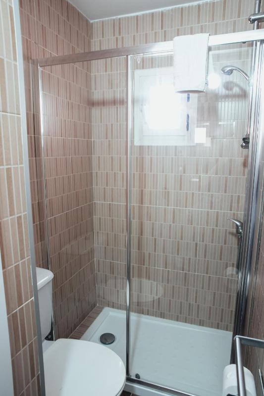 Twin Room image 3