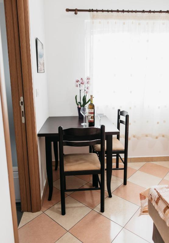 Apartment with Mountain View image 4