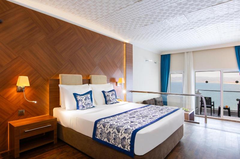 Junior Suite Sea View image 1