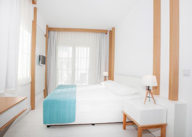 Standard Comfort Room image 4