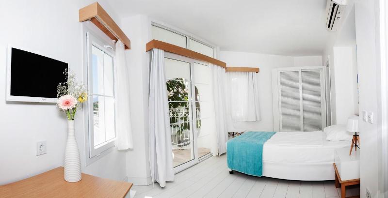 Standard Comfort Room image 3