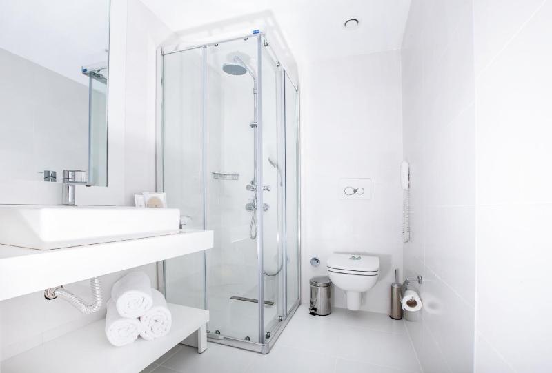 Standard Comfort Room image 2