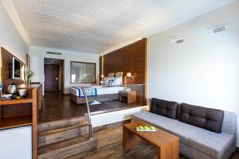 Junior Suite Sea View image 3