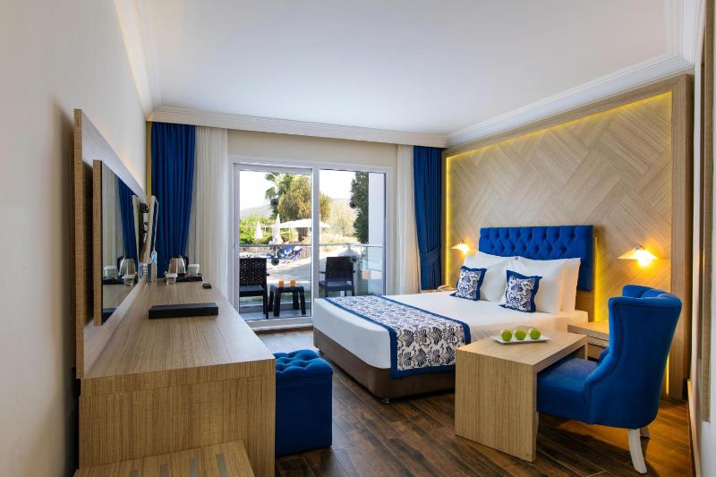 Superior Double Room Sea View image 4