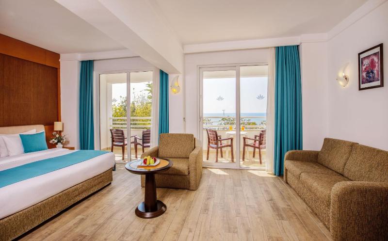 Superior Room Sea View image 3