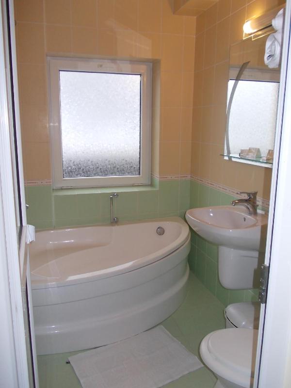 Double Room with Balcony image 2