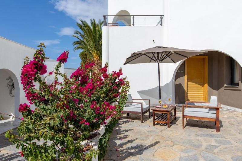 Standard Twin Room Garden View image 4