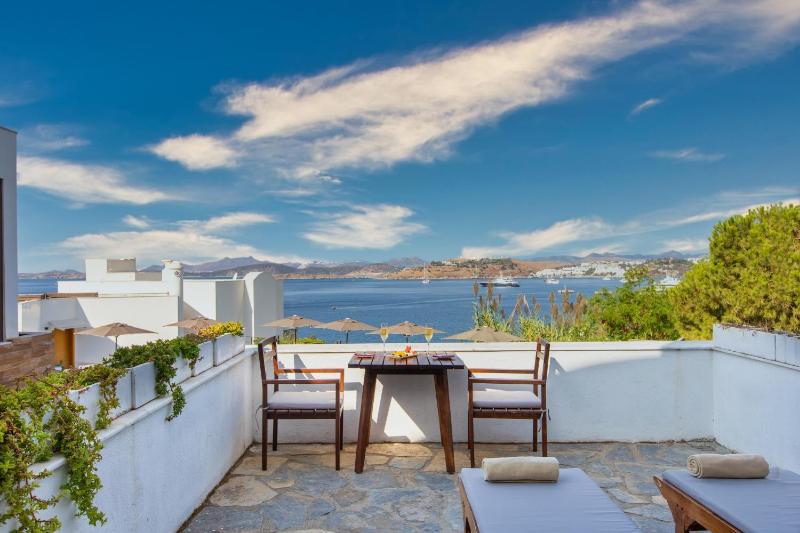 Deluxe Double Room with Sea View and Terrace image 4