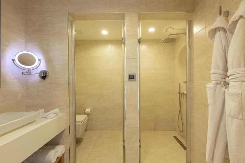 Deluxe Double Room with Sea View and Terrace image 3