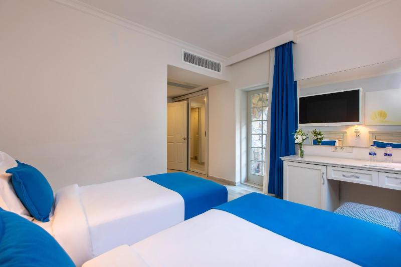 Two-Bedroom Suite image 2