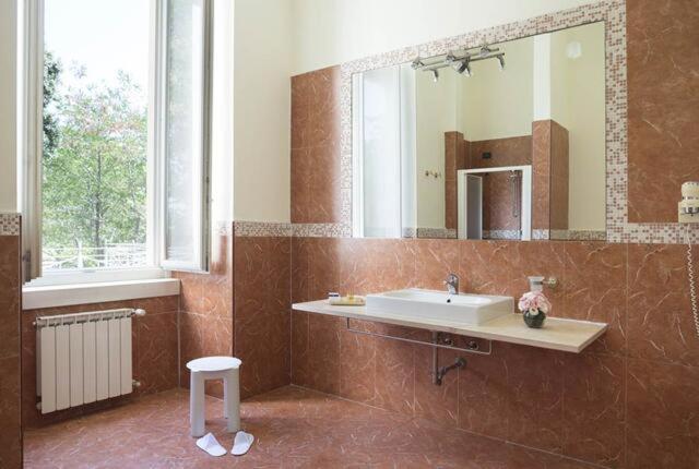 Superior Double or Twin Room with Garden View image 2
