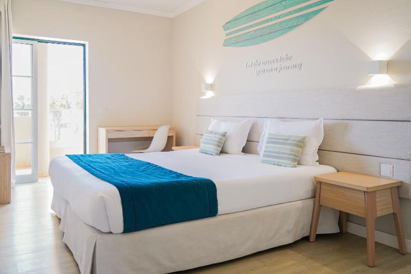 One-Bedroom Family Apartment with Pool View  image 1