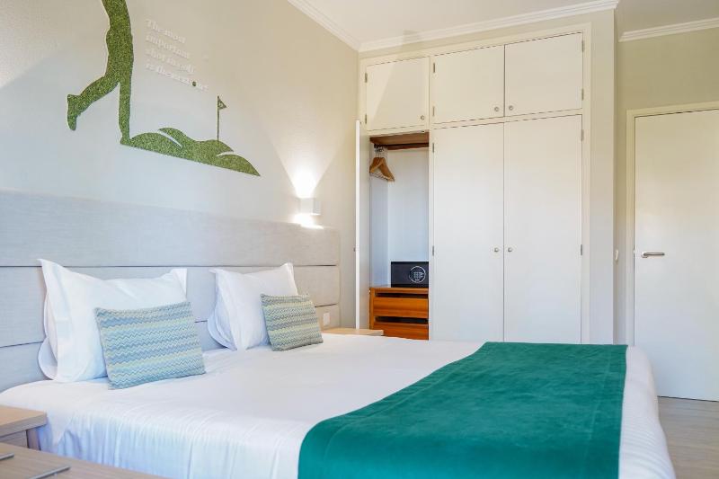 One-Bedroom Standard Apartment image 4