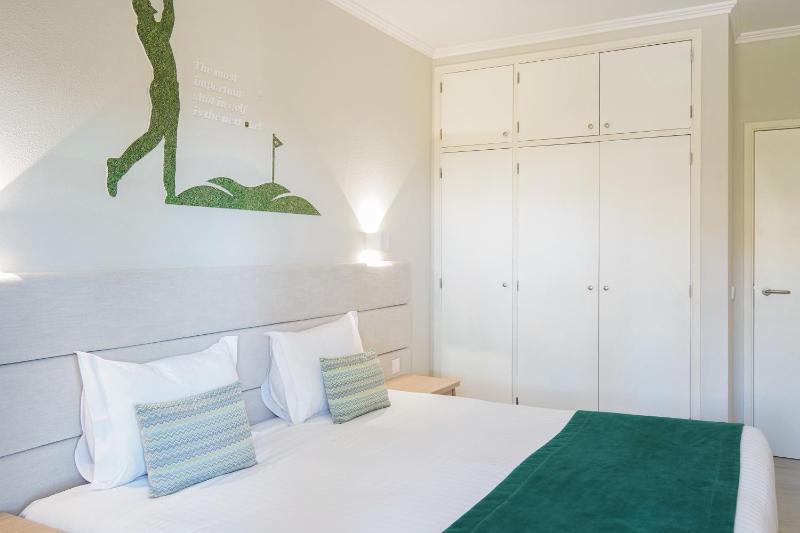 One-Bedroom Standard Apartment image 3