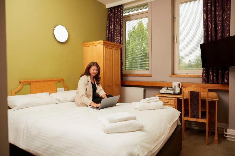 Standard Double Room image 3