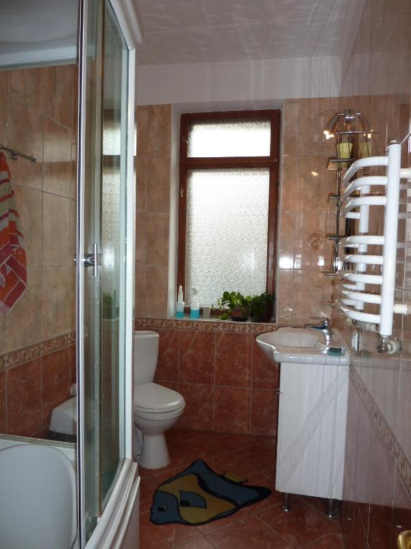 Double Room with Shared Bathroom image 2
