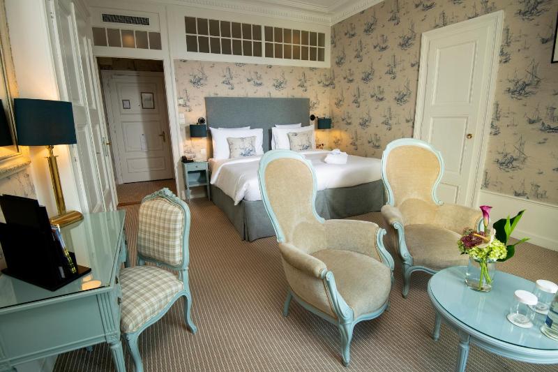 Deluxe Double Room with Lake View image 4