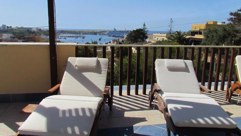 Double Room with Sea View image 3