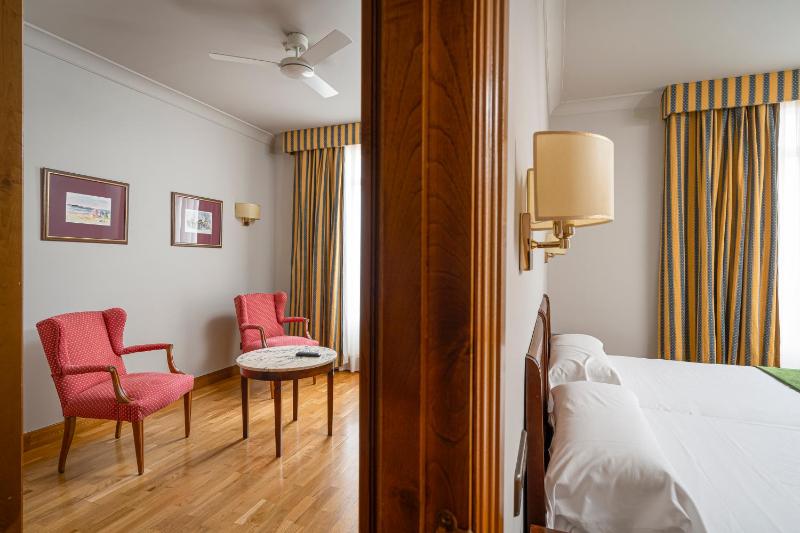 Superior Family Suite  (2 Adults + 2 Children) image 4