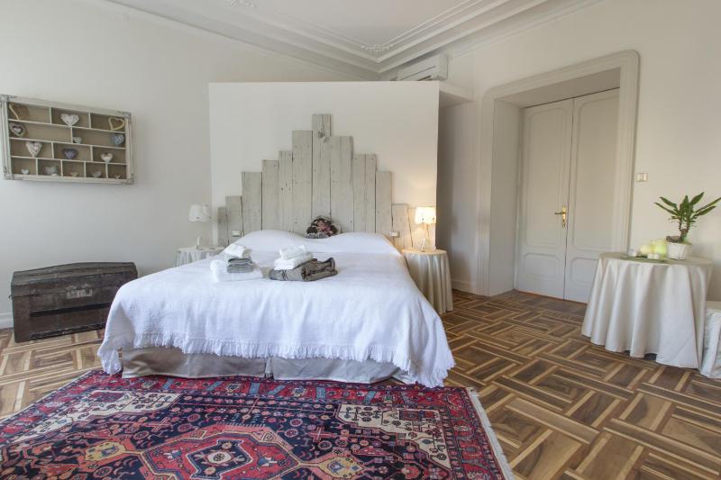 Deluxe Double or Twin Room with Square and Partial Sea View