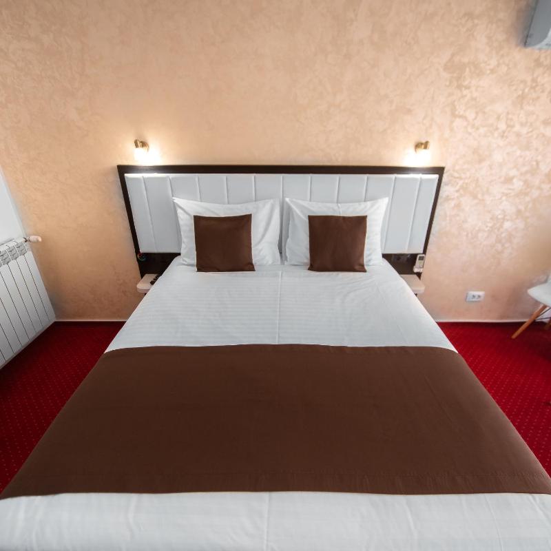 Double Room with Balcony image 3