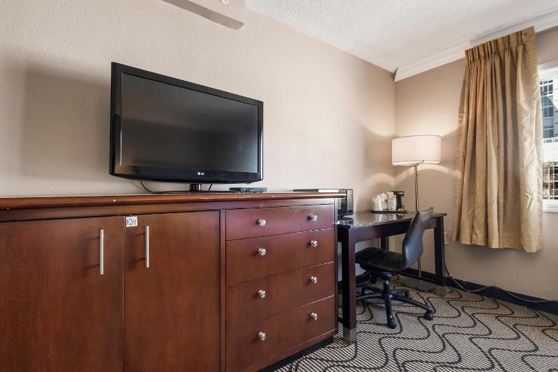 King Room - Non-Smoking image 3