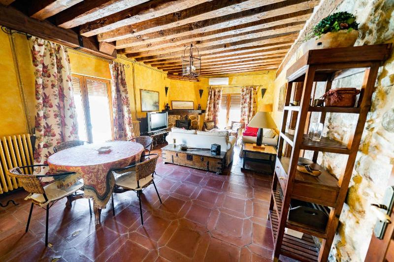 Five-Bedroom House image 4