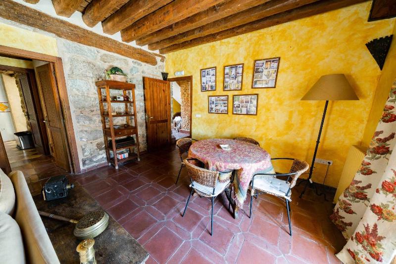 Five-Bedroom House image 3
